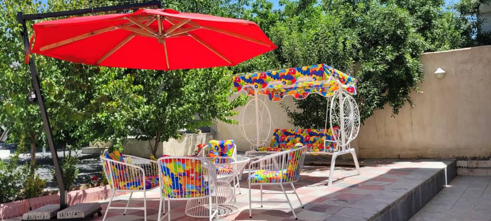 معرفی مدل‌های صندلی باغی باغ‌نشین: ویژگی‌ها و مشخصات